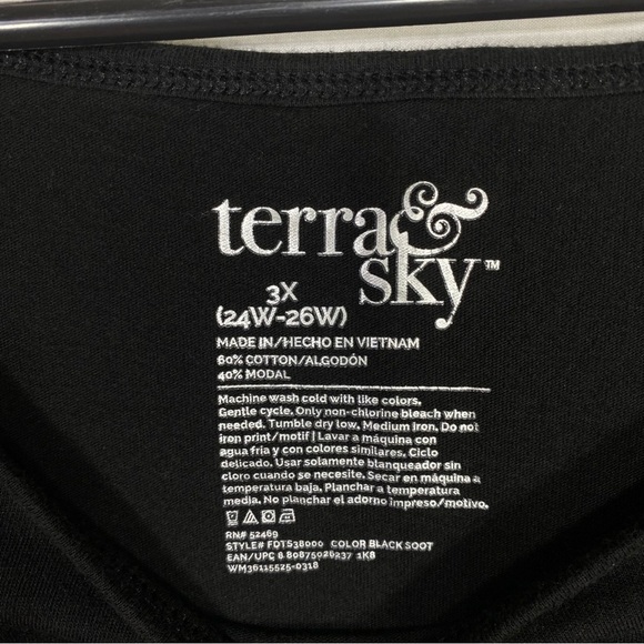 Terra & Sky Black Scoop Neck Long Sleeve Plain Tee - Picture 3 of 5